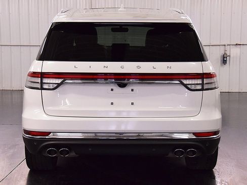 Used 2022 Lincoln Aviator Reserve w/ Equipment Group 201A image 6