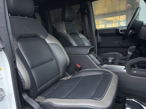 New 2025 Ford Bronco Outer Banks w/ Sasquatch Package image 36