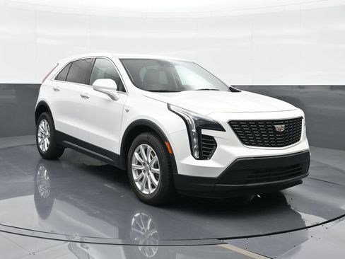 Certified 2023 Cadillac XT4 Luxury w/ Driver Awareness Package FWD image 4
