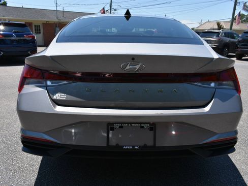 Used 2023 Hyundai Elantra SE FWD image 6