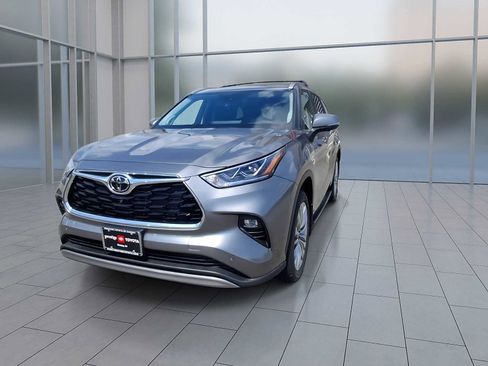 New 2026 Toyota Highlander Platinum AWD/4WD image 4