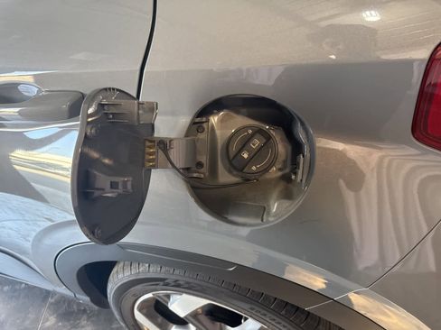 Certified 2023 Hyundai Venue SEL w/ Cargo Package image 16