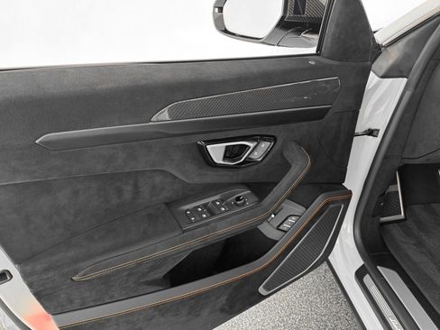 Used 2024 Lamborghini Urus Performante image 12