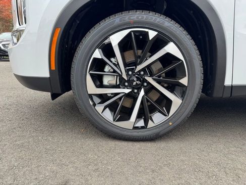New 2025 Mitsubishi Outlander SE AWD/4WD image 6