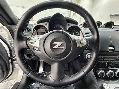 Used 2014 Nissan 370Z Coupe RWD image 16