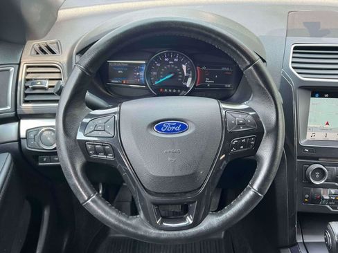 Used 2018 Ford Explorer XLT w/ Equipment Group 202A AWD/4WD image 17