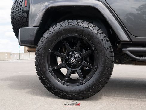 Used 2017 Jeep Wrangler Unlimited Sahara w/ Connectivity Group AWD/4WD image 11