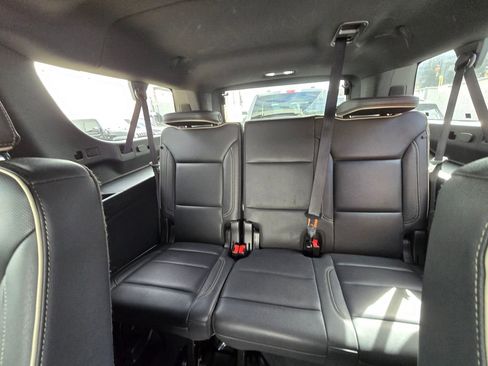 Used 2023 Chevrolet Suburban Premier image 21