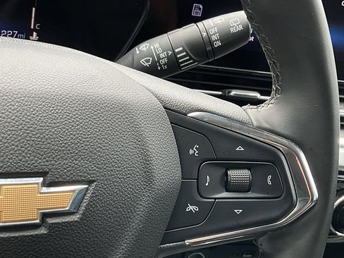 Used 2025 Chevrolet Trax LT w/ LT Convenience Package image 23