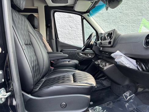 Used 2022 Mercedes-Benz Sprinter 2500 image 18