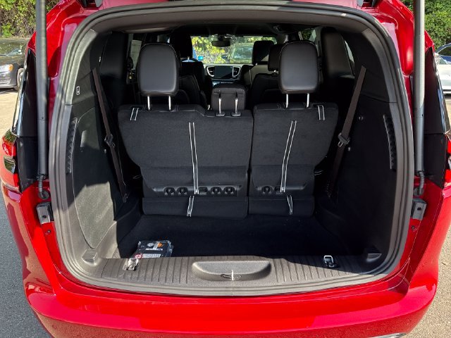New 2027 Chrysler Pacifica Select FWD image 13
