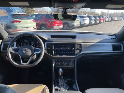 Used 2021 Volkswagen Atlas Cross Sport SE image 9