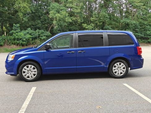 Used 2019 Dodge Grand Caravan SE w/ UConnect Hands-Free Group FWD image 6