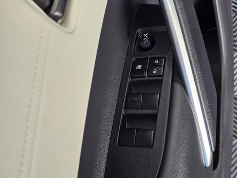 Used 2022 Toyota Corolla Cross L image 20