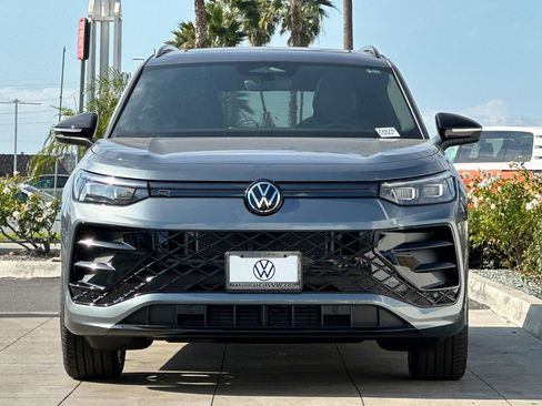 New 2026 Volkswagen Tiguan SE R-Line FWD image 3