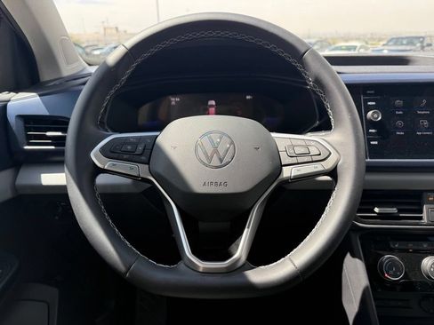 Used 2023 Volkswagen Taos SE w/ Panoramic Sunroof Package FWD image 12