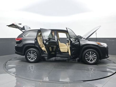 Used 2017 Toyota Highlander XLE FWD image 35