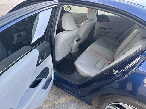 Used 2017 Honda Accord EX-L image 32