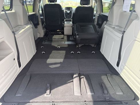 Used 2011 Chrysler Town & Country Touring FWD image 28