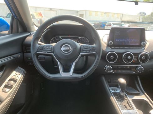 Used 2025 Nissan Sentra SV FWD image 18
