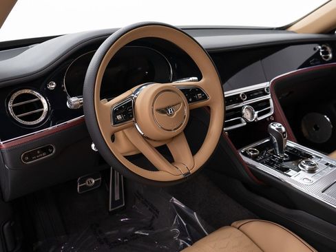 Used 2025 Bentley Flying Spur Plug-In Hybrid image 14