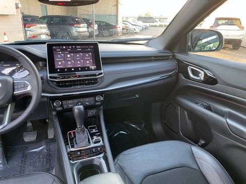 Used 2025 Jeep Compass Trailhawk image 34