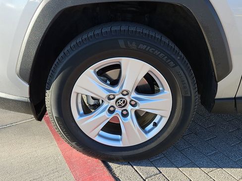 Used 2020 Toyota RAV4 XLE w/ Convenience Package image 5