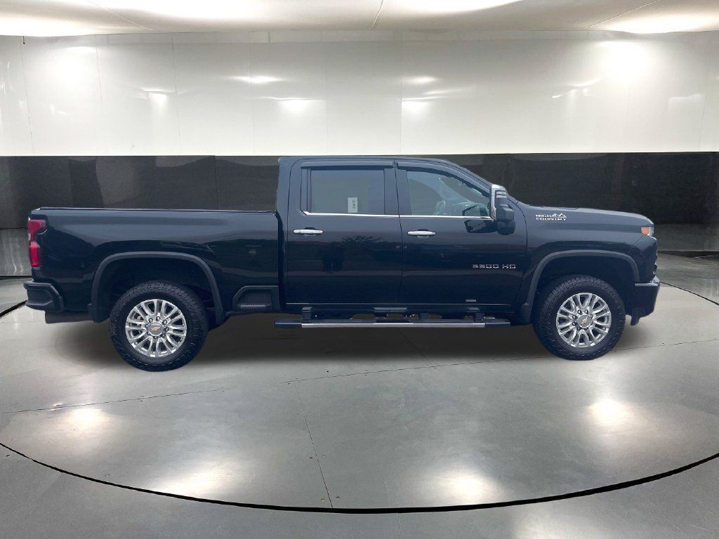 Used 2022 Chevrolet Silverado 3500 High Country w/ Technology Package AWD/4WD image 3