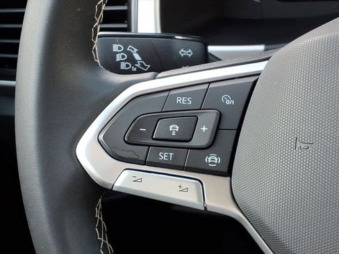 Used 2023 Volkswagen Atlas Cross Sport SE image 17