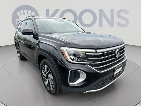 Used 2025 Volkswagen Atlas SE AWD/4WD image 2