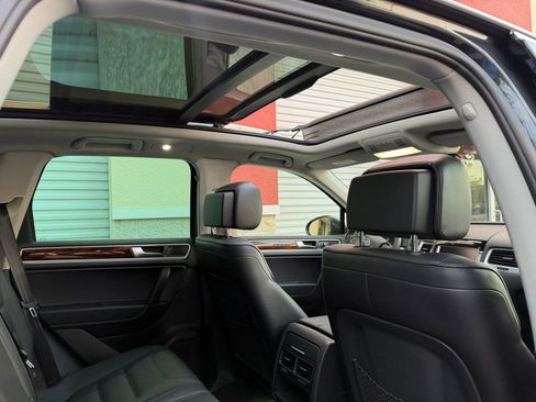 Used 2012 Volkswagen Touareg Sport AWD/4WD image 60