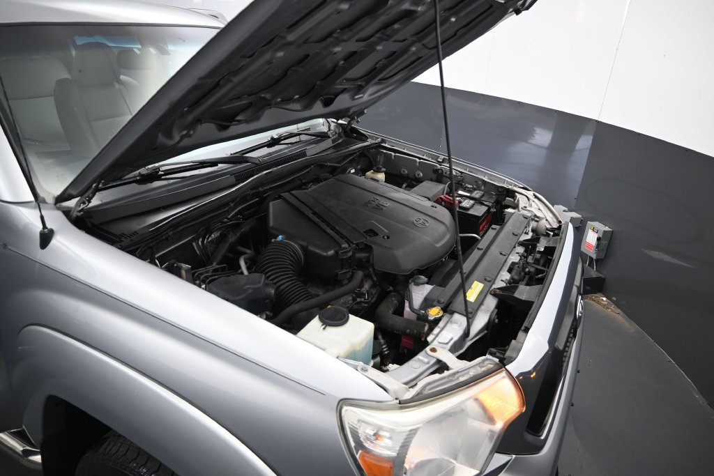 Used 2015 Toyota Tacoma 4x4 Double Cab w/ Limited Package image 18