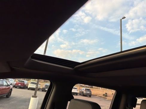 Used 2022 GMC Sierra 1500 AT4 w/ AT4 Premium Package image 17