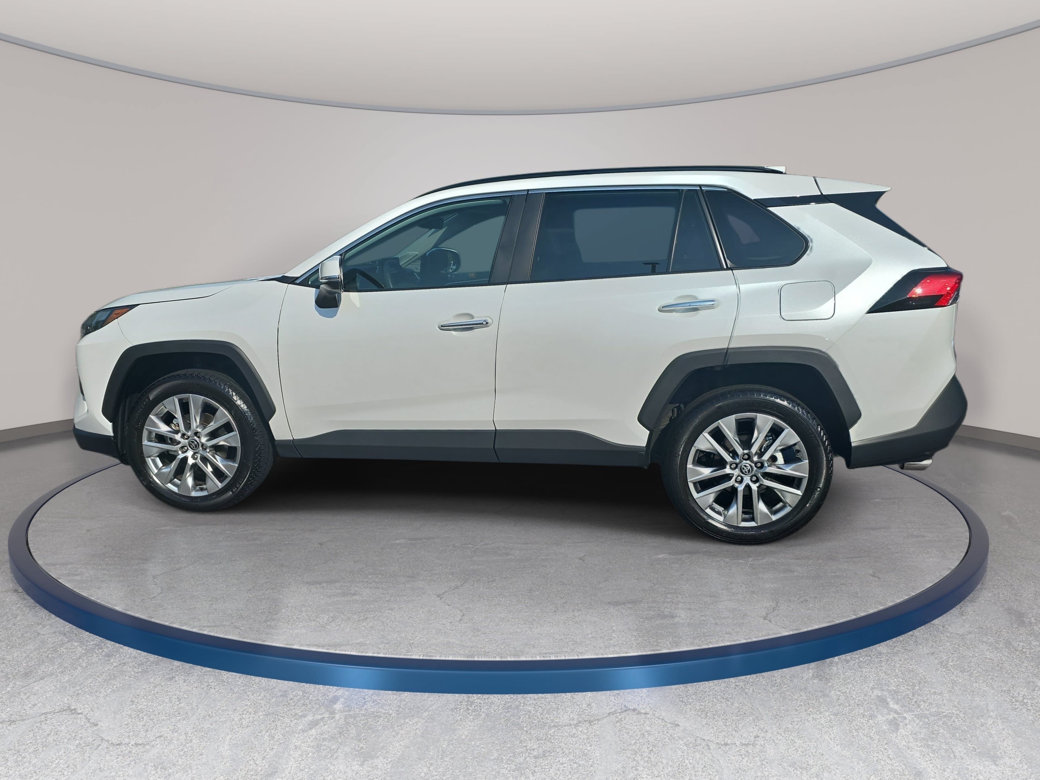 Used 2023 Toyota RAV4 Limited FWD image 8