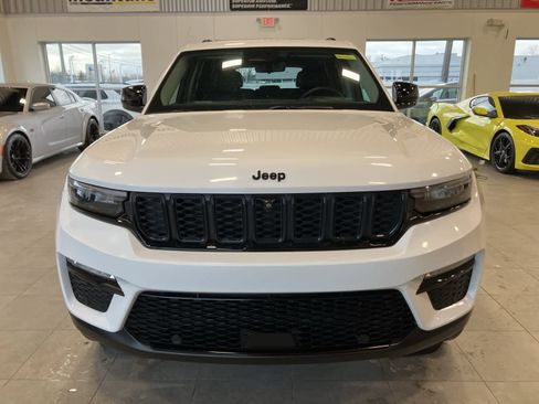 Used 2023 Jeep Grand Cherokee Limited w/ Luxury Tech Group II image 2