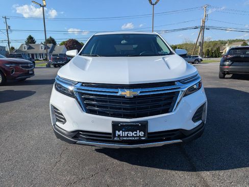 Used 2023 Chevrolet Equinox LT AWD/4WD image 2