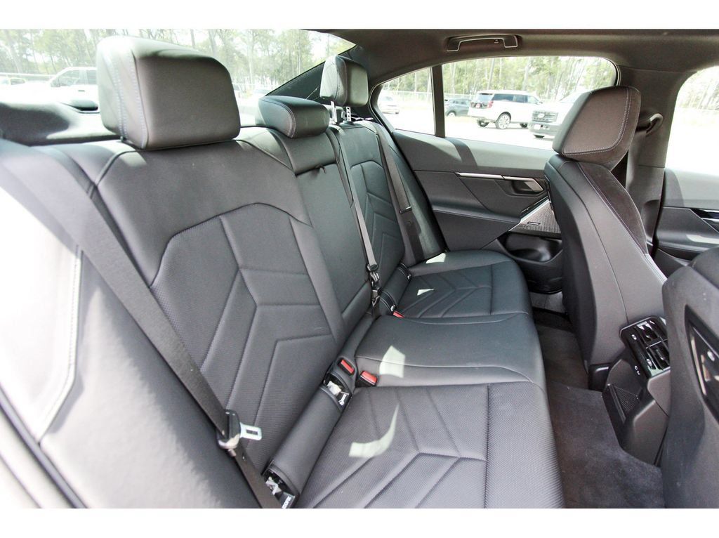 Used 2024 BMW i5 eDrive40i w/ M Sport Package RWD image 16