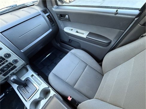 Used 2010 Ford Escape XLT image 9