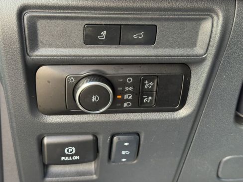 Used 2024 Ford Expedition Limited image 3