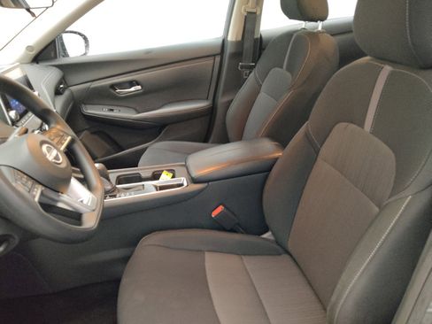 Used 2025 Nissan Sentra SV FWD image 17