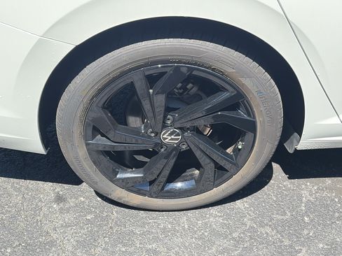 Used 2026 Volkswagen Jetta SE w/ Black Wheel Package FWD image 11