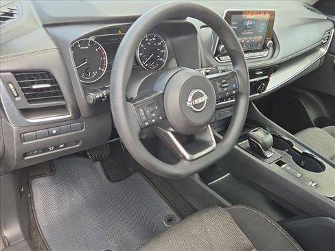 Used 2024 Nissan Rogue SV FWD image 9