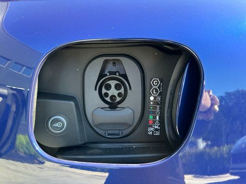 Used 2024 Porsche Macan 4 Electric image 42