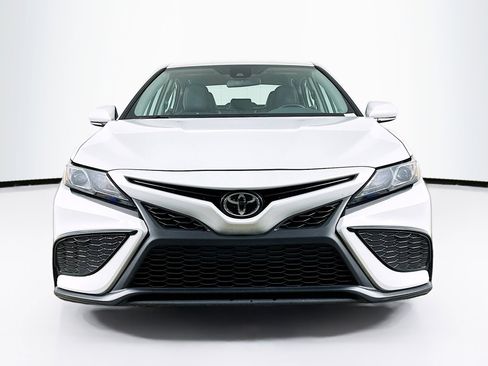 Used 2024 Toyota Camry SE image 2