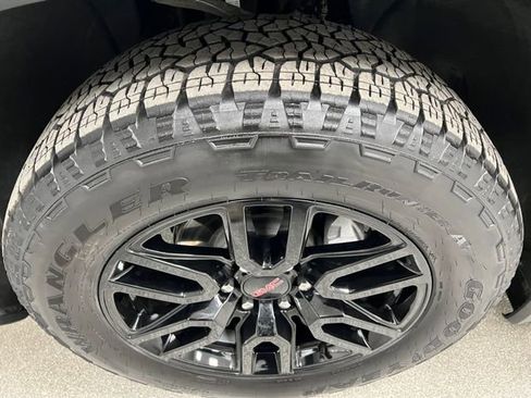 Used 2025 GMC Sierra 1500 Elevation w/ Preferred Package image 16