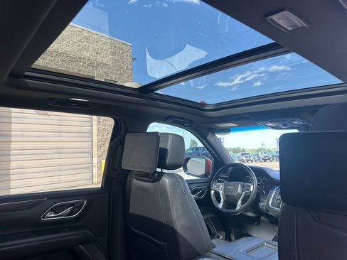 Used 2021 Chevrolet Suburban Z71 w/ Z71 Signature Package AWD/4WD image 34