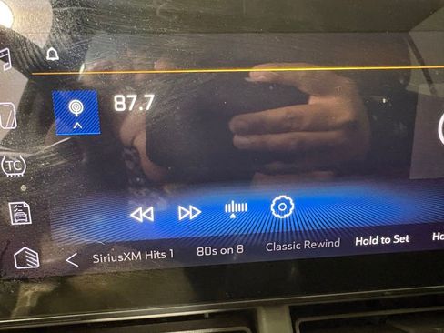 Used 2024 Chevrolet Trax LT FWD image 32