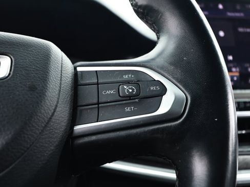 Used 2022 Jeep Compass Latitude w/ Sun and Sound Group AWD/4WD image 14