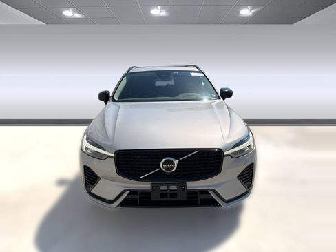 Used 2023 Volvo XC60 T8 Plus w/ Climate Package AWD/4WD image 6