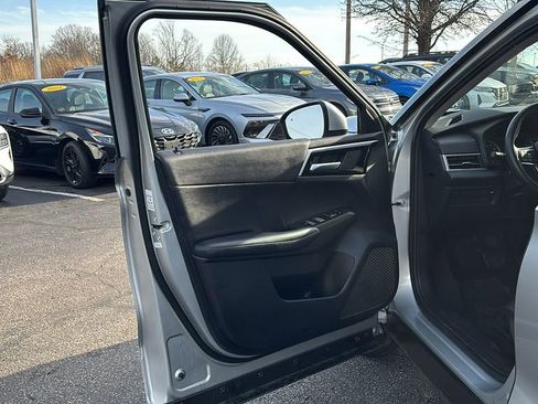 Used 2024 Mitsubishi Outlander SE image 11